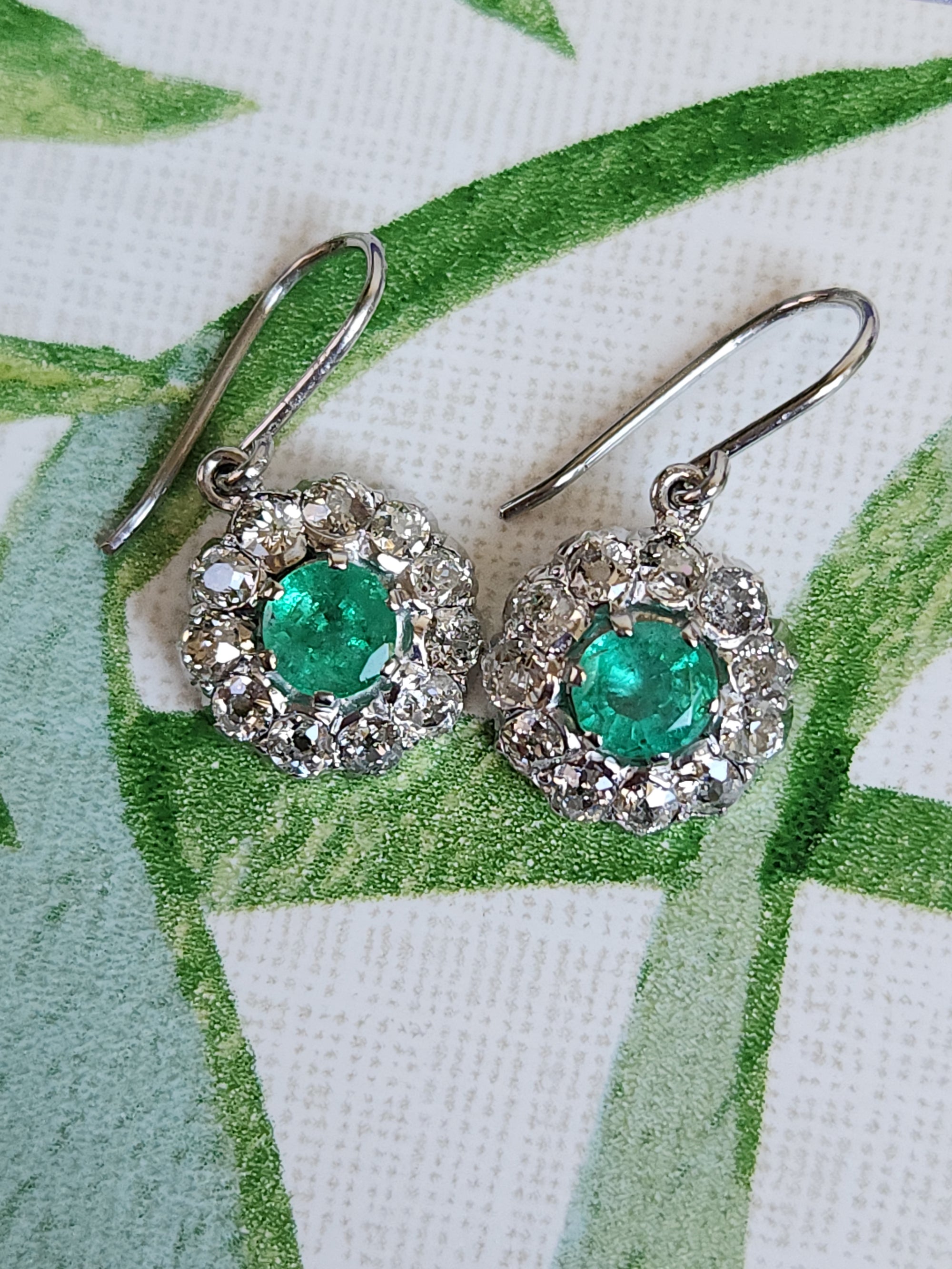 Art Deco Natural Emerald and Old Mine Cut Diamond Dangle Earrings in Platinum