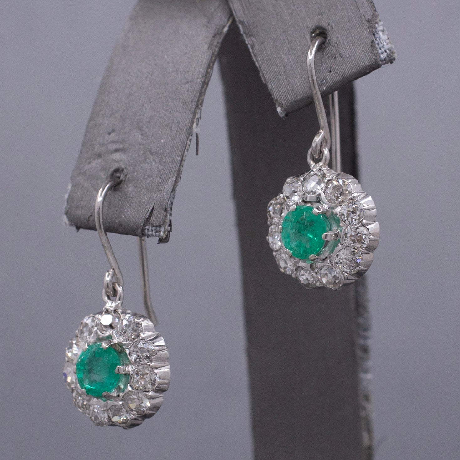 Art Deco Natural Emerald and Old Mine Cut Diamond Dangle Earrings in Platinum