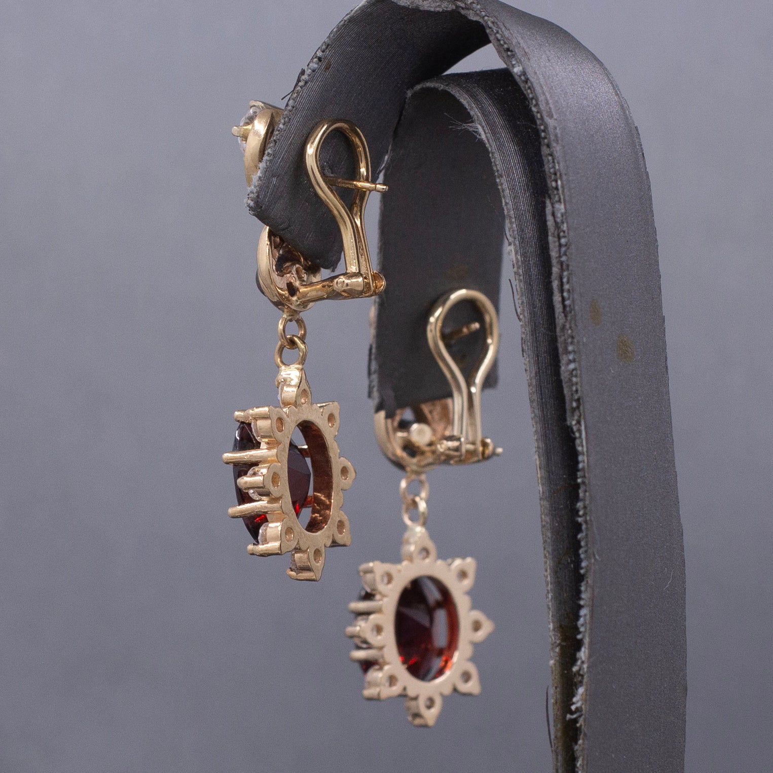 Vintage Diamond and Garnet Dangle Drop Earrings in 14k Yellow Gold