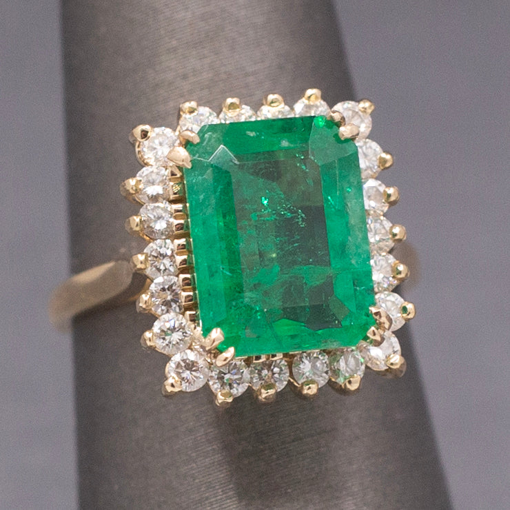 Exquisite GIA Certified Brazilian Emerald and Diamond Ring in 14k Yellow Gold