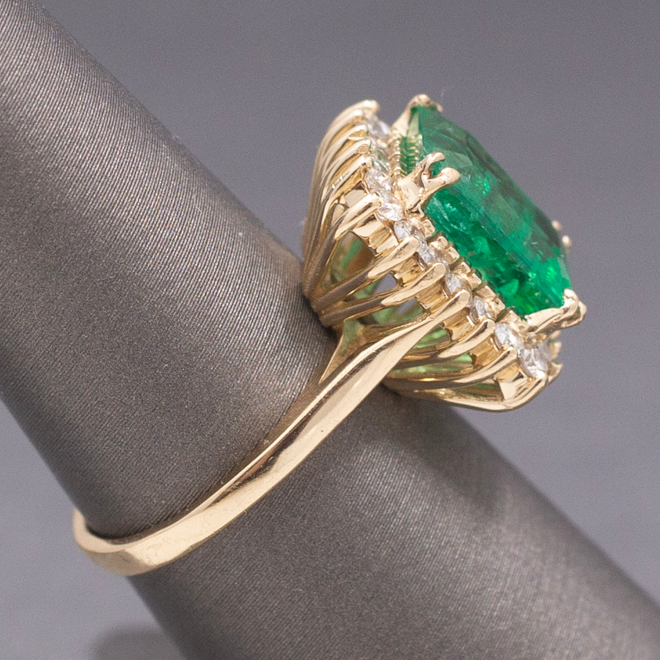Exquisite GIA Certified Brazilian Emerald and Diamond Ring in 14k Yellow Gold