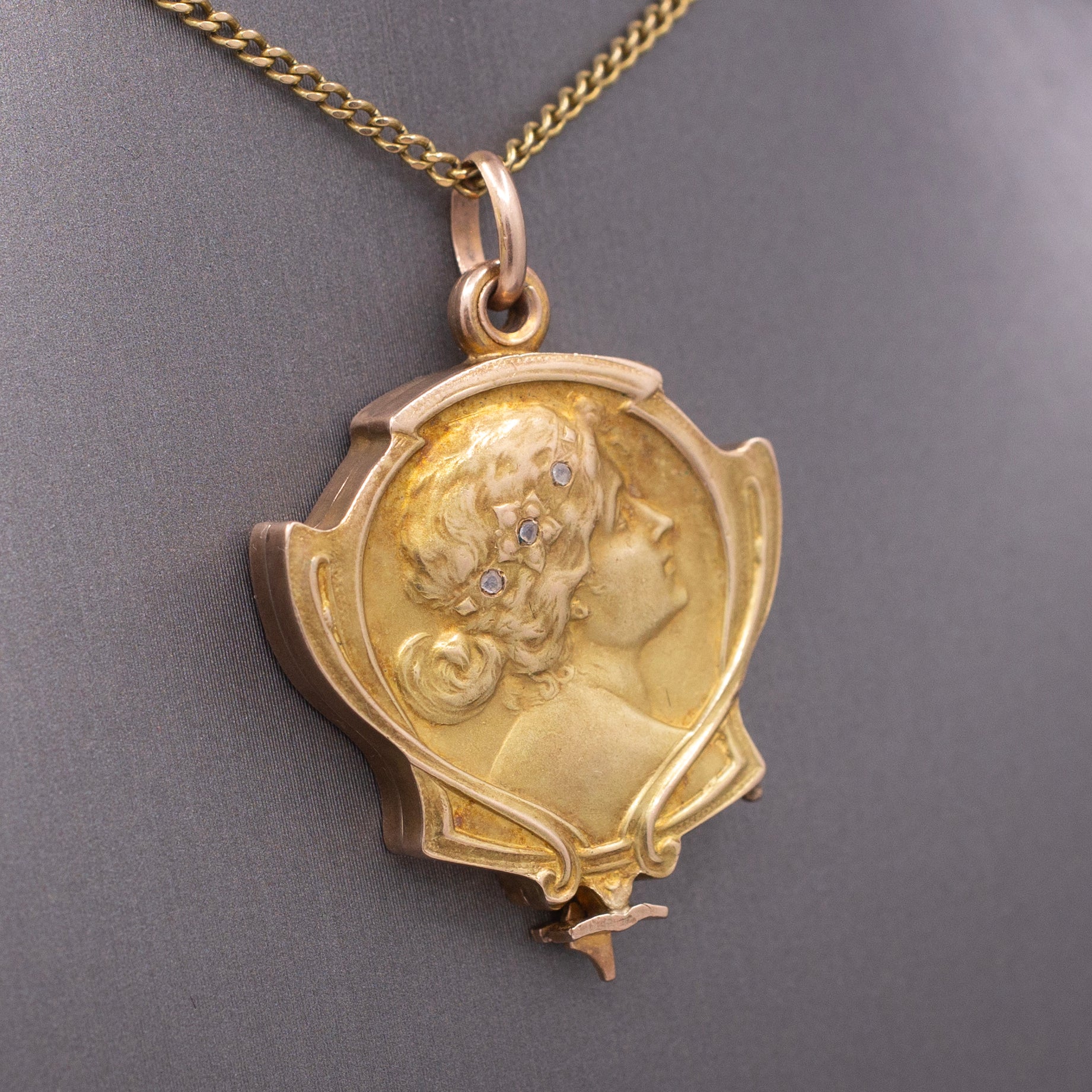 Exquisite Art Nouveau Locket with Diamond Slices in 18k Yellow Gold