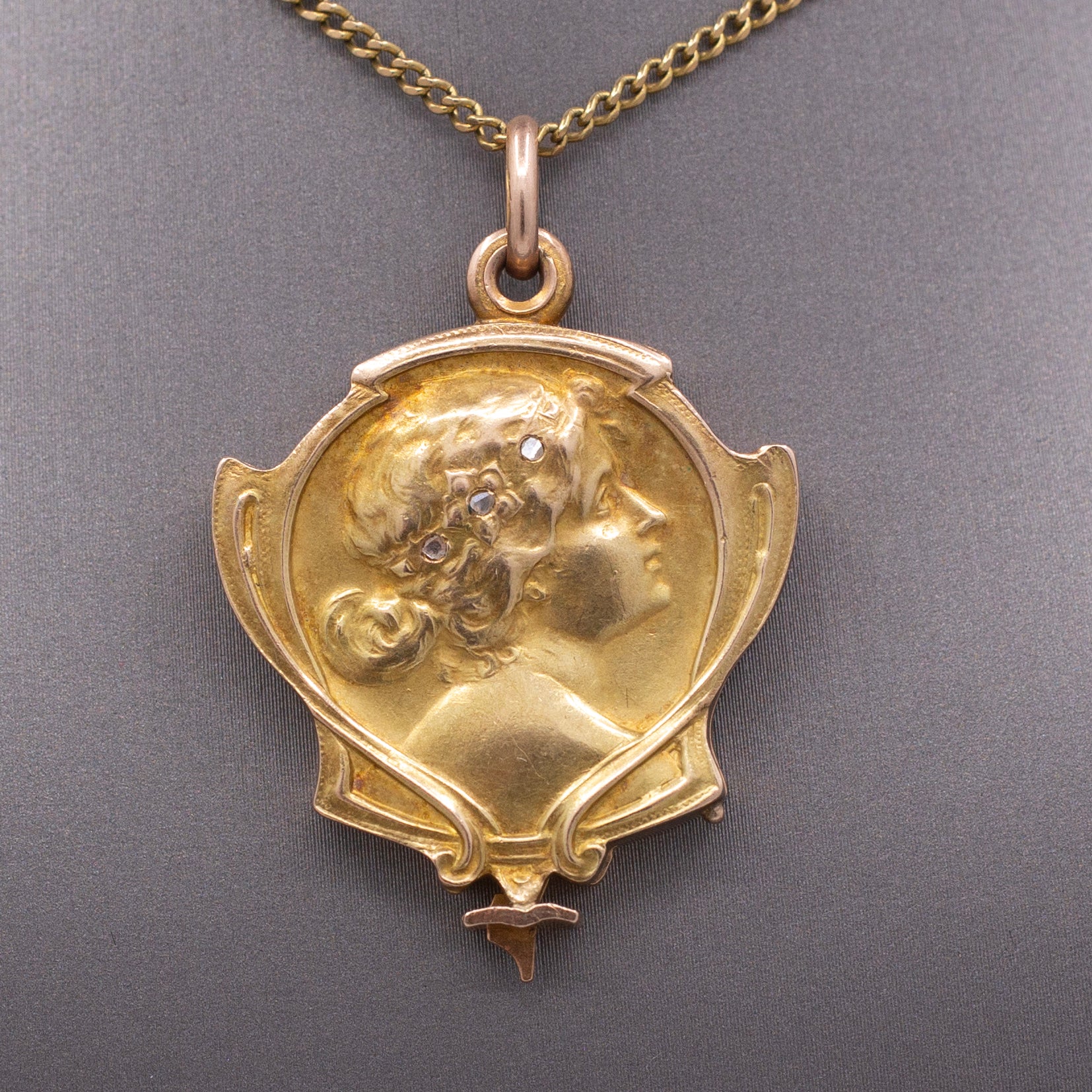 Exquisite Art Nouveau Locket with Diamond Slices in 18k Yellow Gold