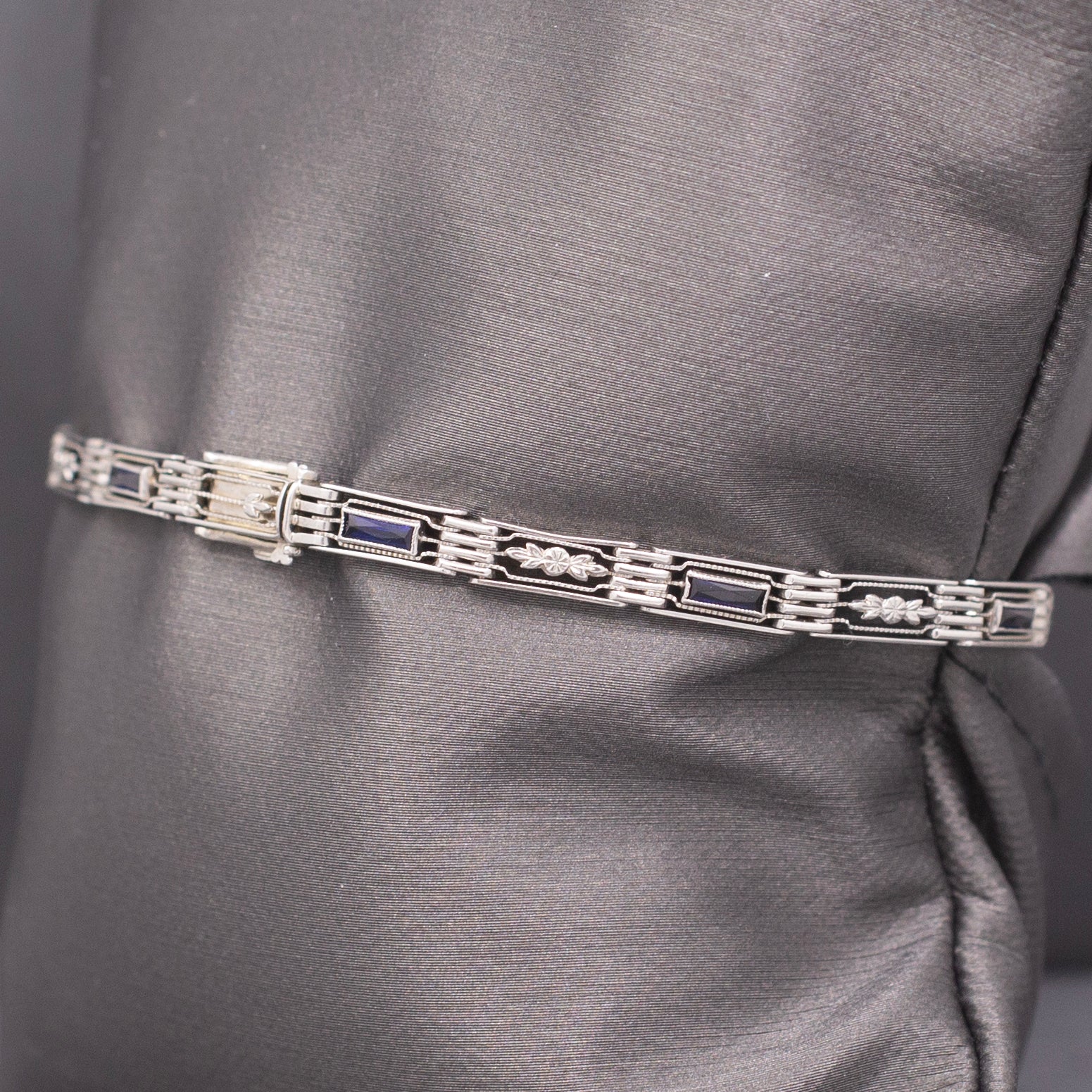 Sleek Late Art Deco Blue Sapphire and Diamond Chain Link Bracelet in 14k White Gold