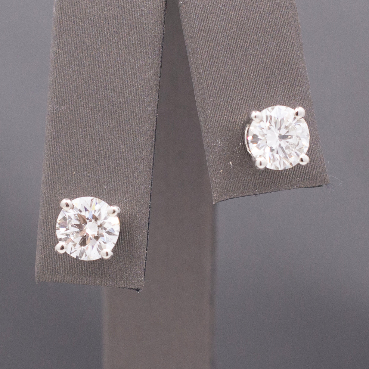Tiffany & Co. 1.54cttw Diamond Stud Earrings in Platinum F Color VVS1/2 Clarity