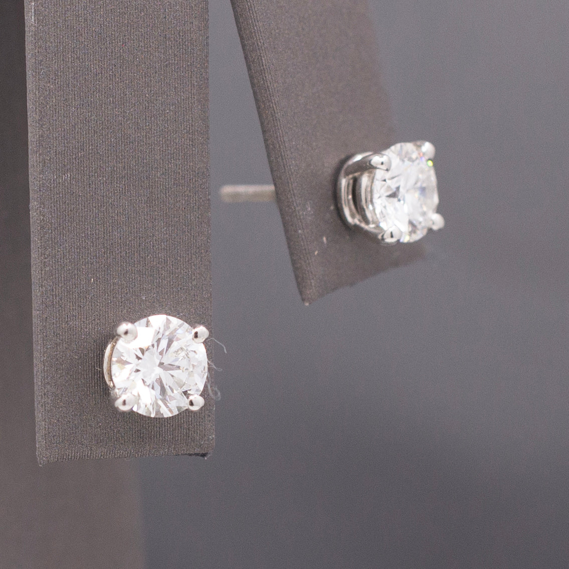 Tiffany & Co. 1.54cttw Diamond Stud Earrings in Platinum F Color VVS1/2 Clarity