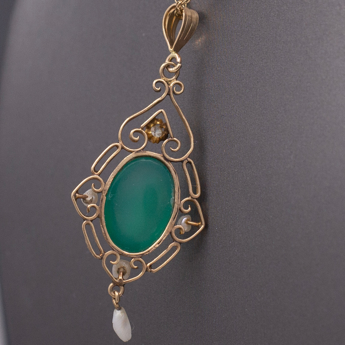 Edwardian Antique Chrysoprase Pearl and Diamond Lavalier Necklace in 14k Yellow Gold
