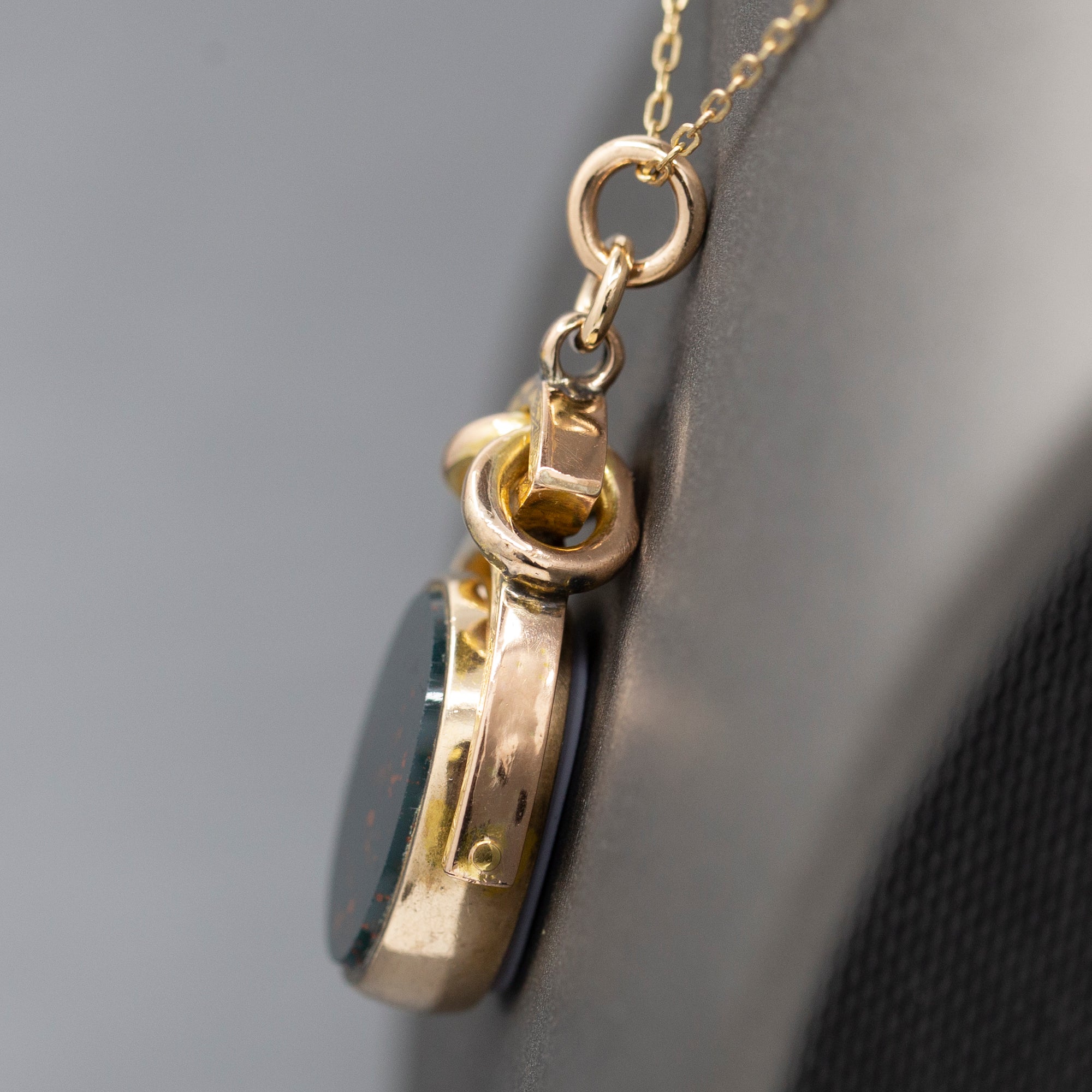 Antique Victorian Spinning Oval Bloodstone and Onyx Fob Pendant in 10k Yellow Gold