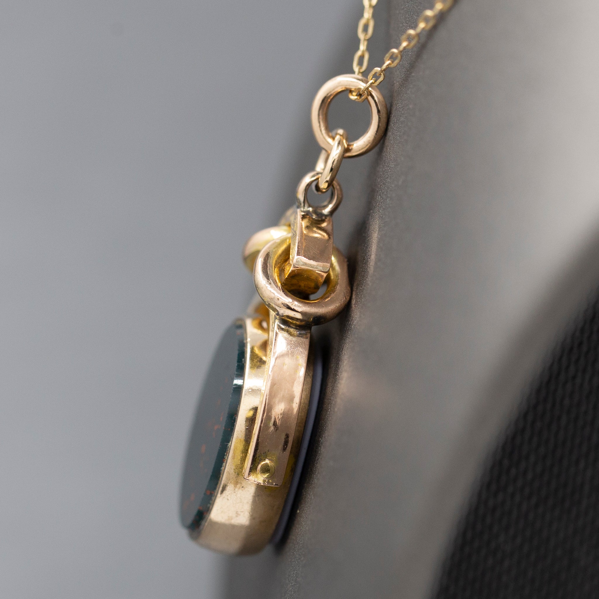 Antique Victorian Spinning Oval Bloodstone and Onyx Fob Pendant in 10k Yellow Gold