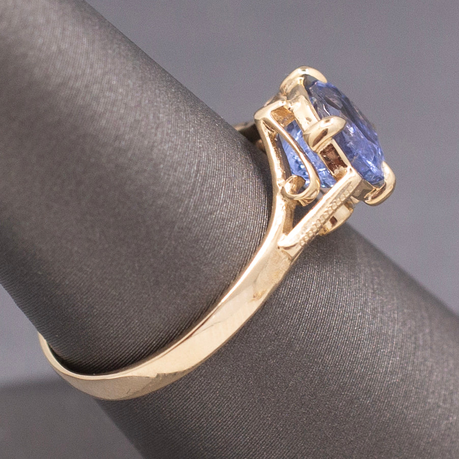 Vintage Cornflower Blue 2.43ct Natural Sapphire Ring in 14k Yellow Gold