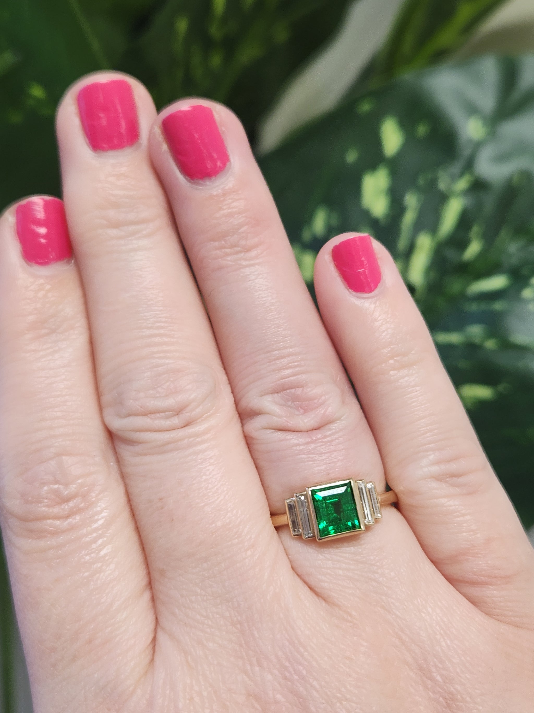 Elegant GIA Certified Tsavorite Garnet and Baguette Cut Diamond Ring in 14k Yellow Gold