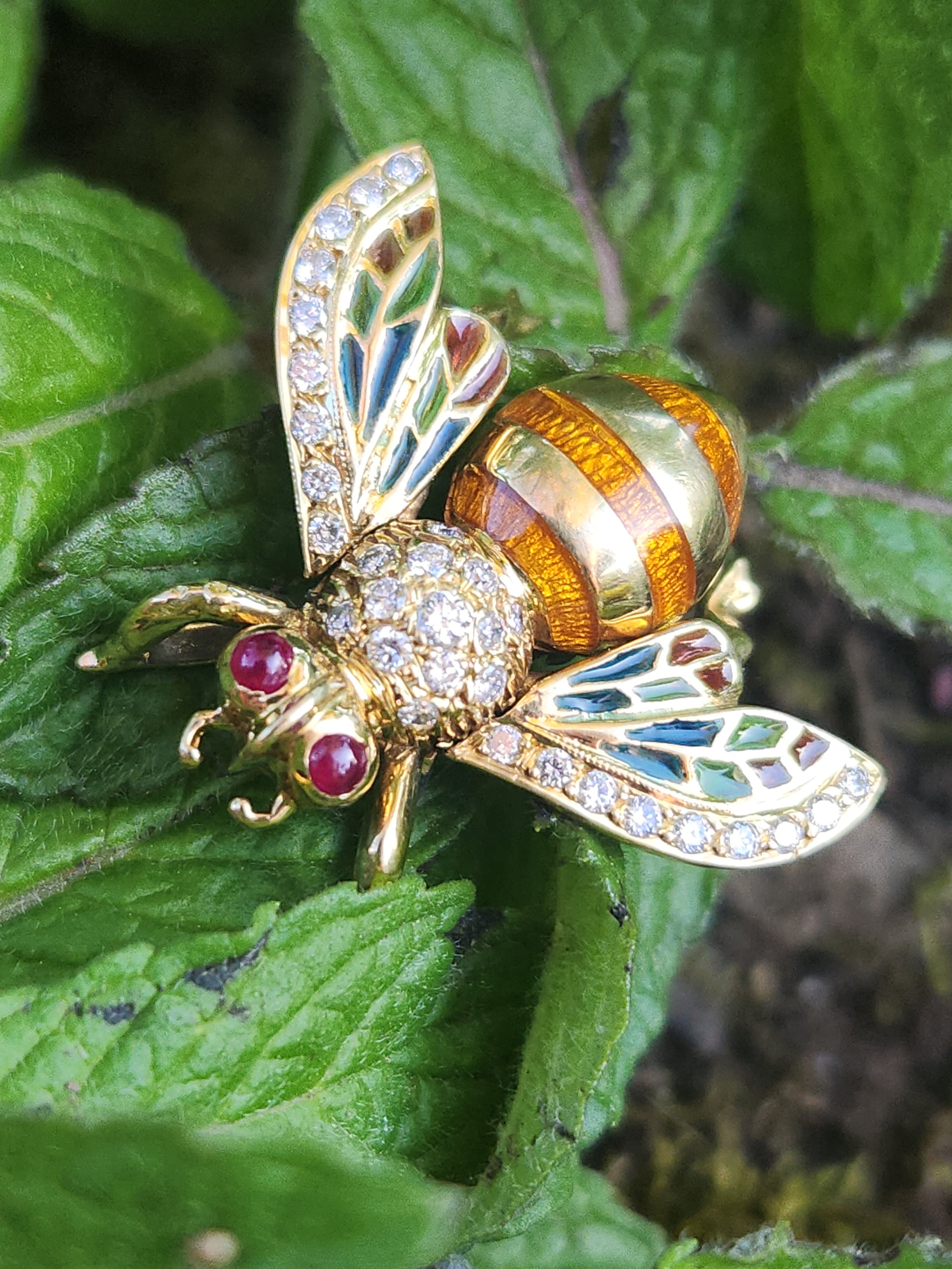 Exquisite Diamond Ruby and Enamel Articulated Bee Pendant in 18k Yellow Gold