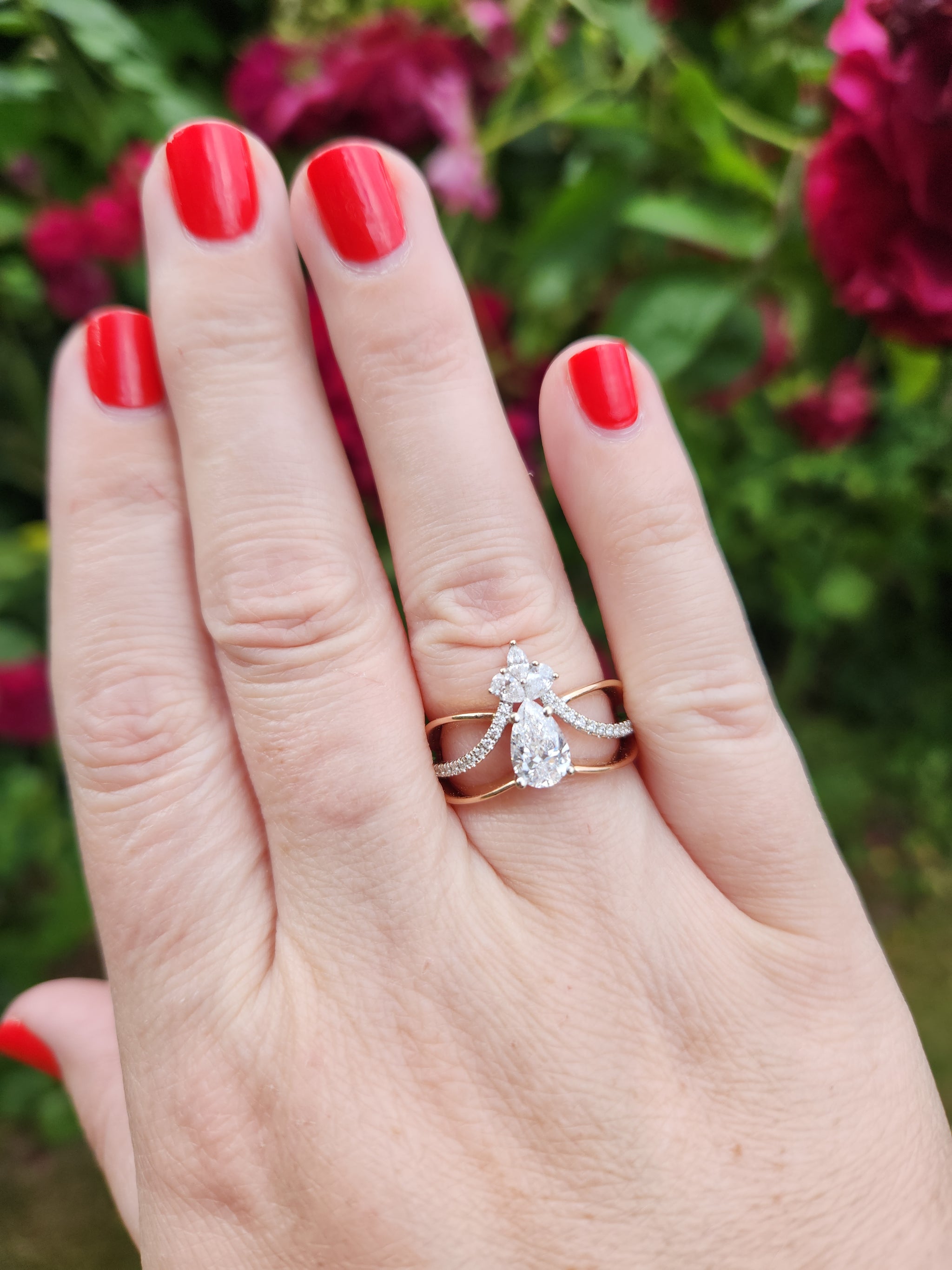 Gorgeous Simon G GIA Certified Pear Cut Diamond Band Ring in 18k Rose Gold