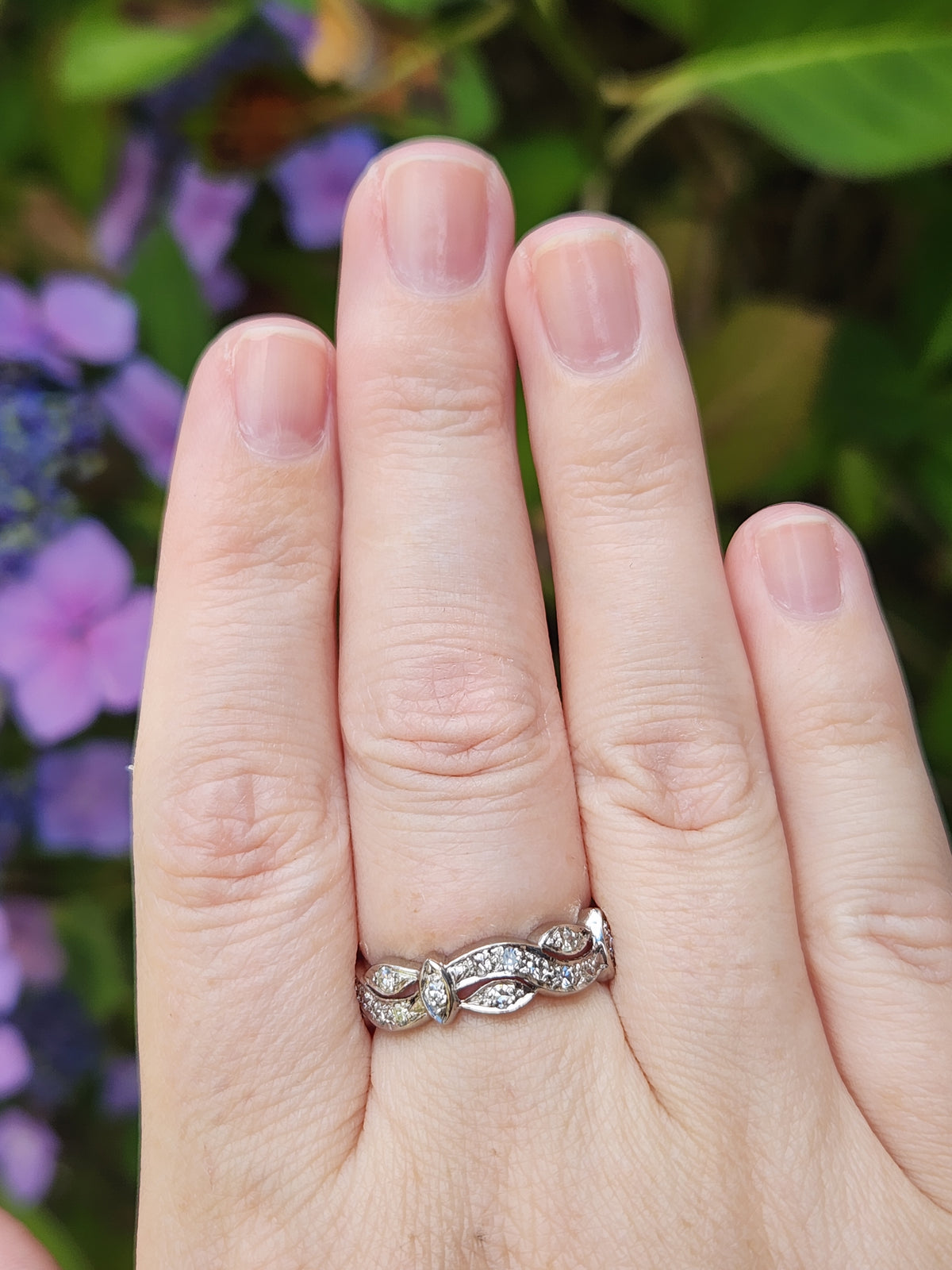 Late Art Deco Scalloped Edge Diamond Garland Eternity Band Ring in Platinum Size 9.25