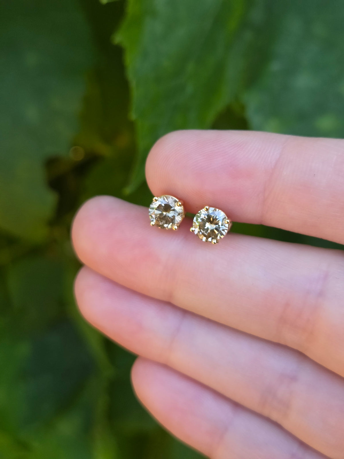 Vintage Champagne Diamond 1.50ctw Stud Earrings in 14k Yellow Gold