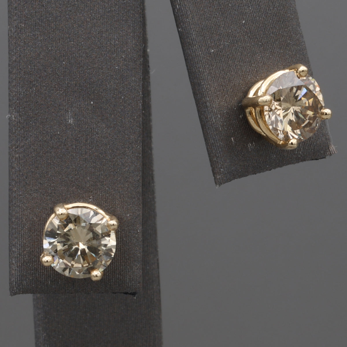 Vintage Champagne Diamond 1.50ctw Stud Earrings in 14k Yellow Gold