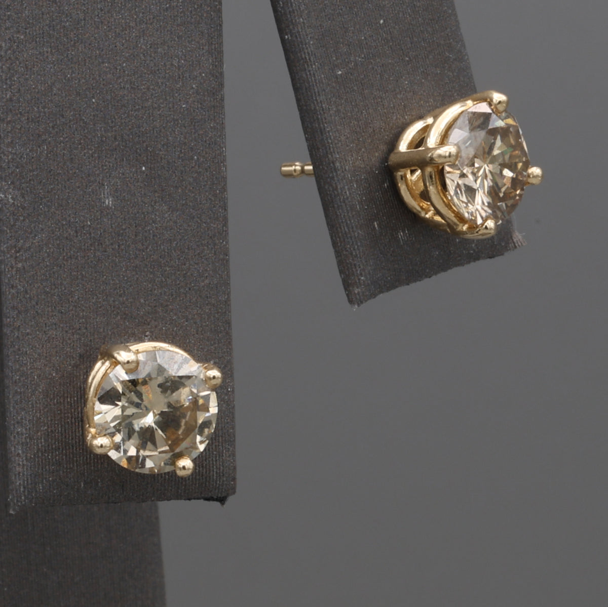 Vintage Champagne Diamond 1.50ctw Stud Earrings in 14k Yellow Gold