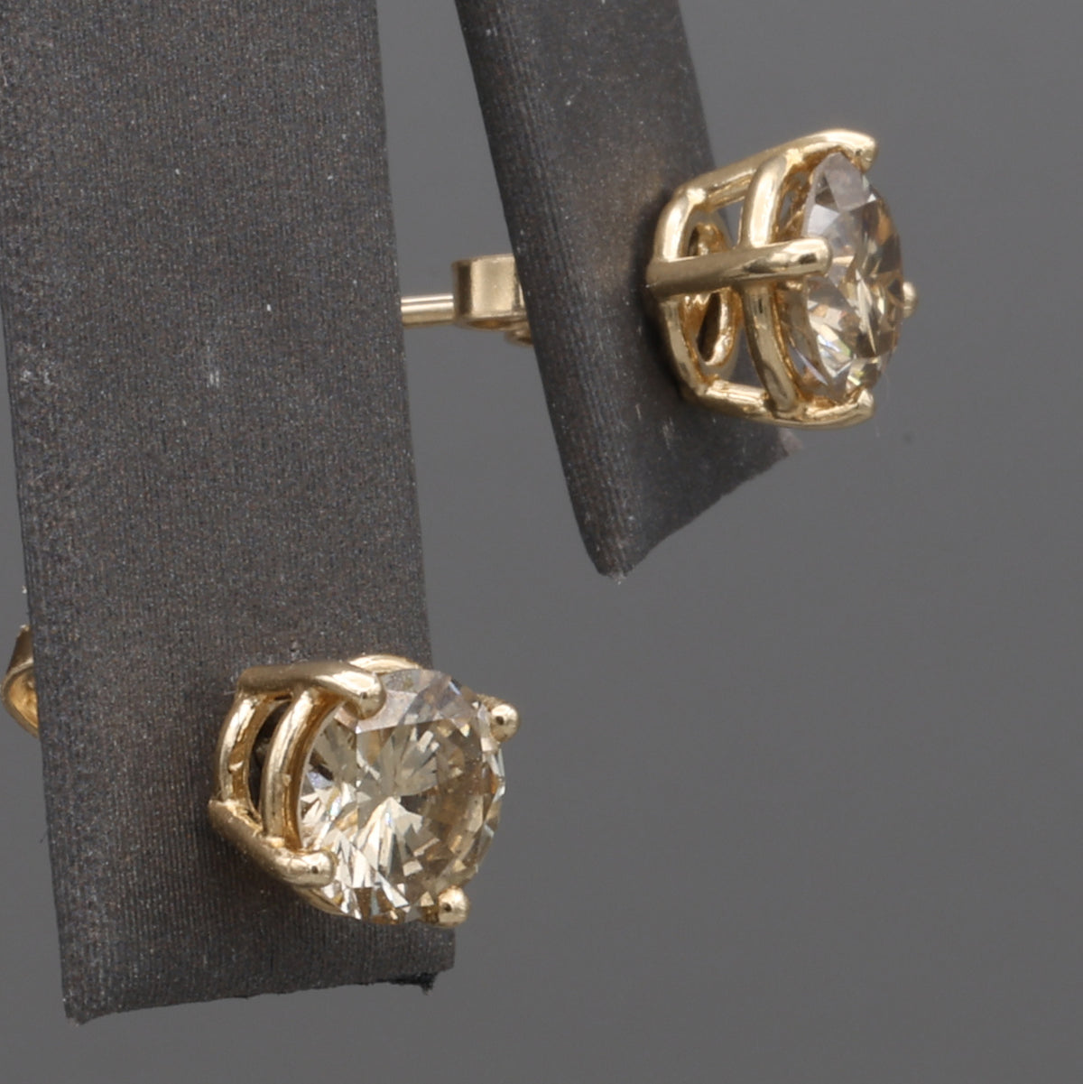 Vintage Champagne Diamond 1.50ctw Stud Earrings in 14k Yellow Gold