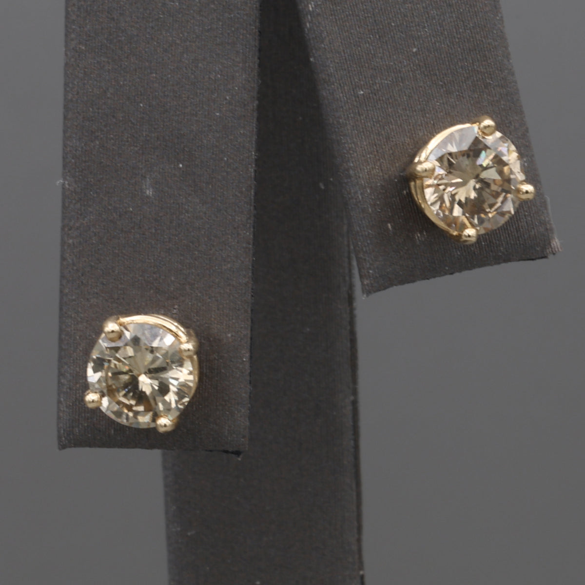 Vintage Champagne Diamond 1.50ctw Stud Earrings in 14k Yellow Gold