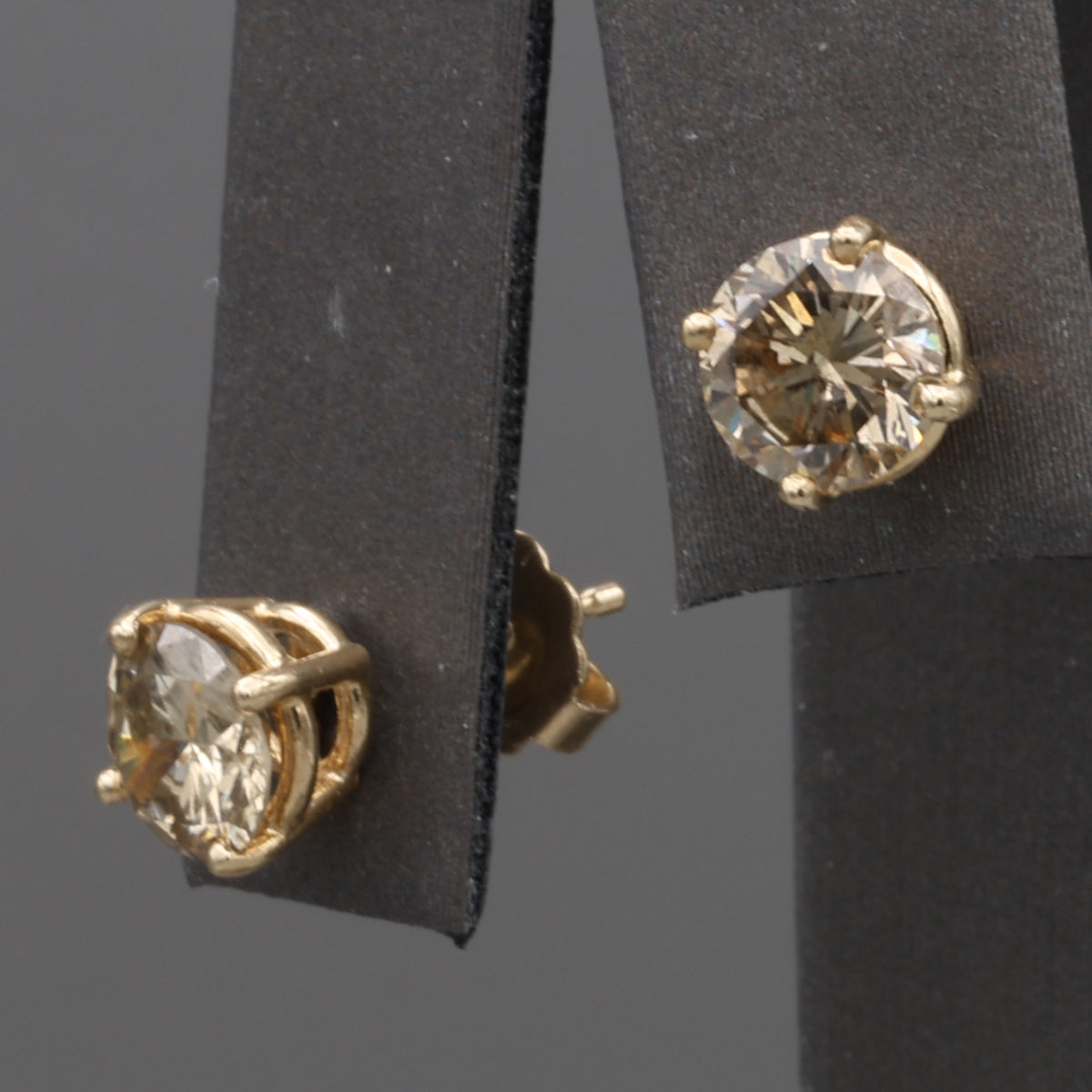 Vintage Champagne Diamond 1.50ctw Stud Earrings in 14k Yellow Gold