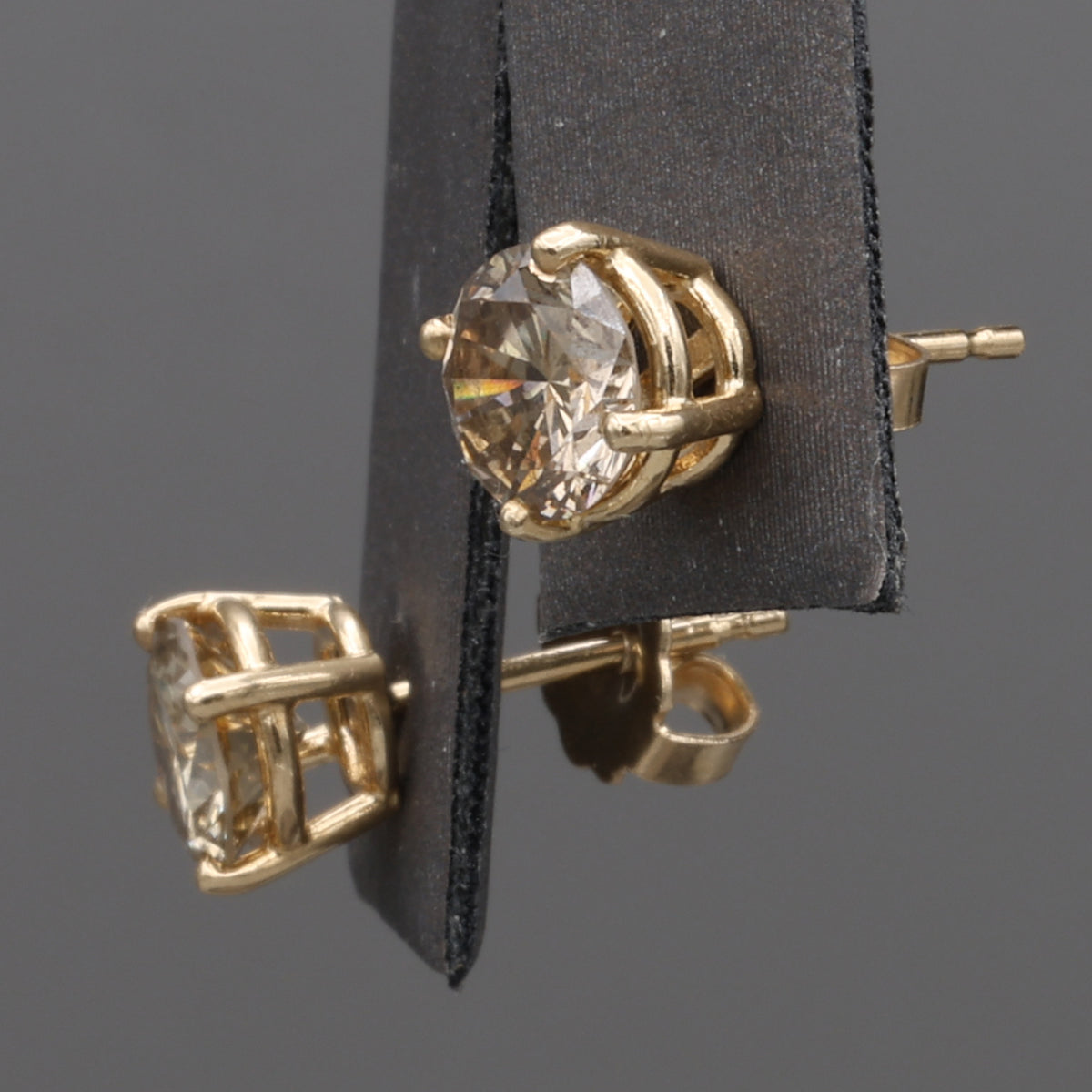 Vintage Champagne Diamond 1.50ctw Stud Earrings in 14k Yellow Gold