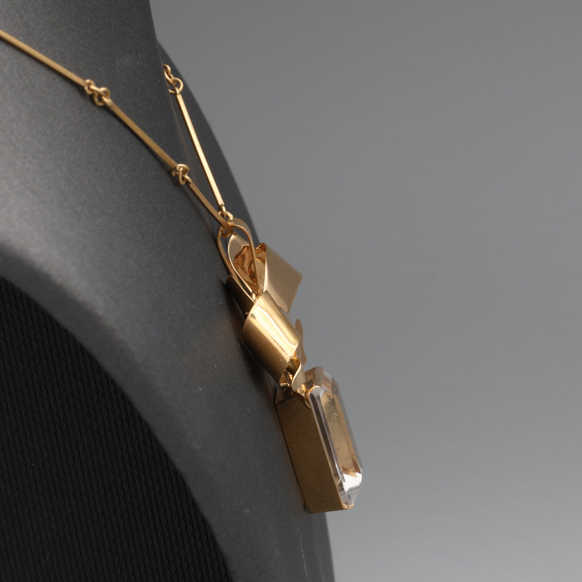 Vintage Ribbon Bow Quartz Dangle Pendant Necklace in 18k Yellow Gold