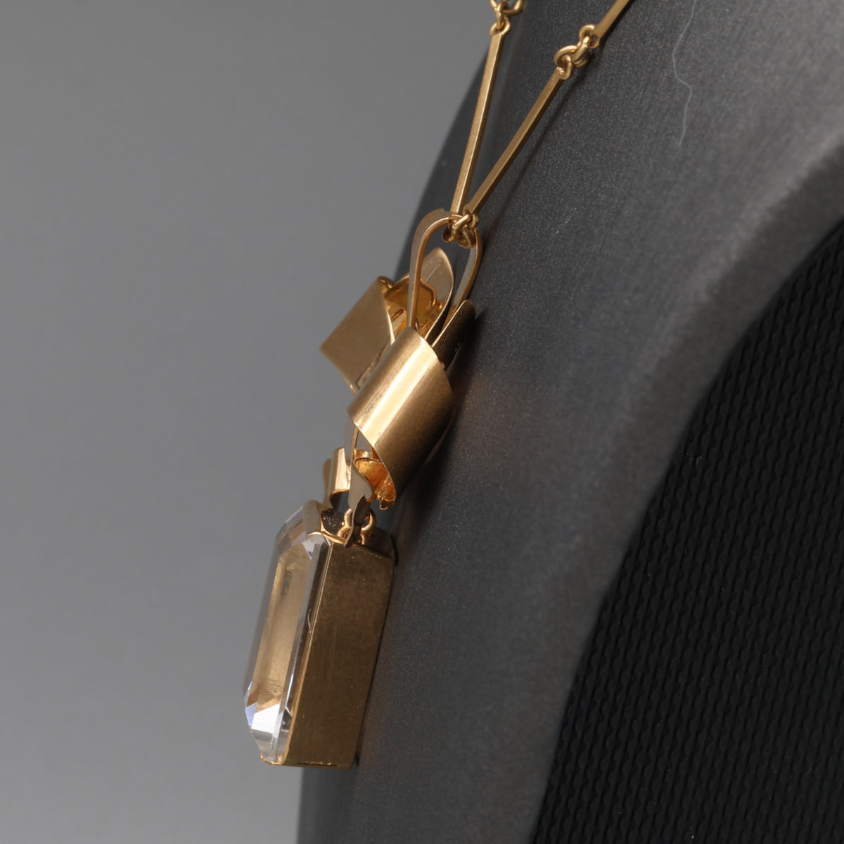 Vintage Ribbon Bow Quartz Dangle Pendant Necklace in 18k Yellow Gold