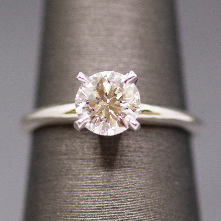 Classic Round Brilliant Cut Diamond 0.92ct Solitaire Engagement Ring in 14k White Gold