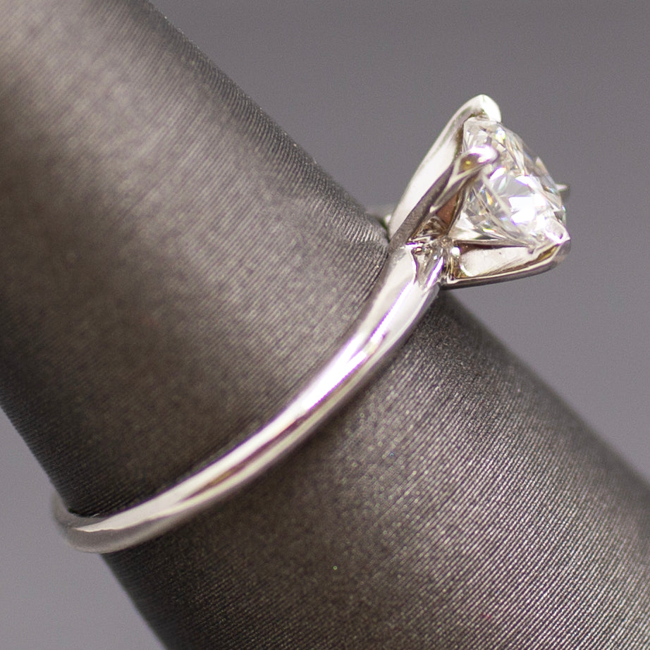 Classic Round Brilliant Cut Diamond 0.92ct Solitaire Engagement Ring in 14k White Gold