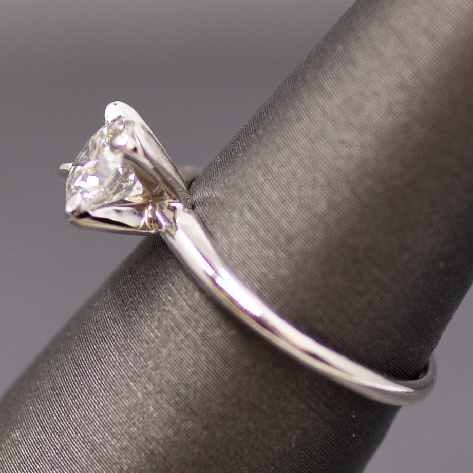 Classic Round Brilliant Cut Diamond 0.92ct Solitaire Engagement Ring in 14k White Gold