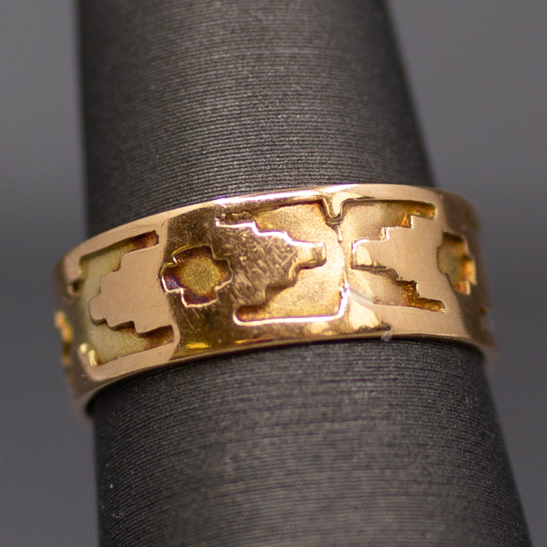 Victorian Geometric Embossed 6mm Wedding Band in 18k Yellow Gold