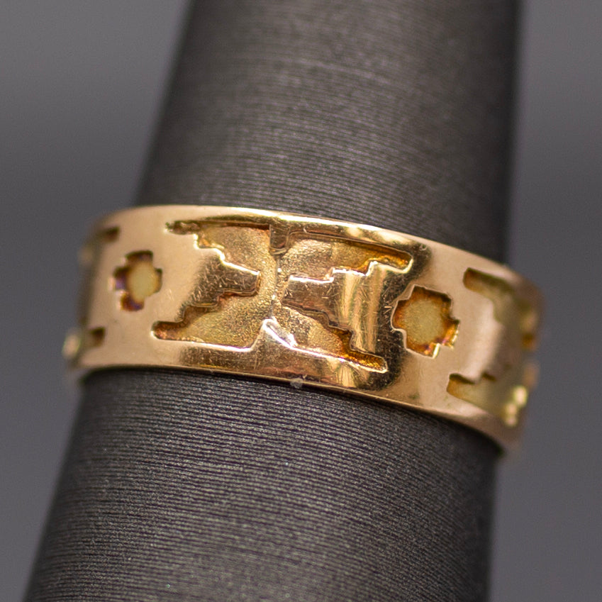 Victorian Geometric Embossed 6mm Wedding Band in 18k Yellow Gold