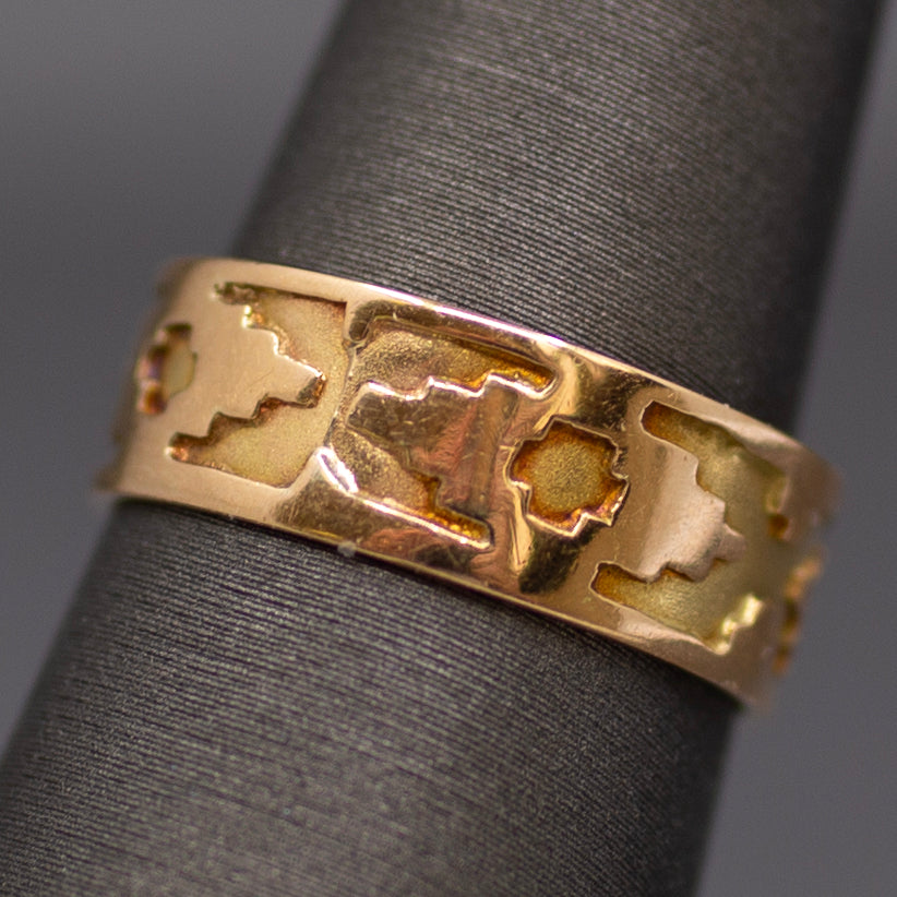 Victorian Geometric Embossed 6mm Wedding Band in 18k Yellow Gold
