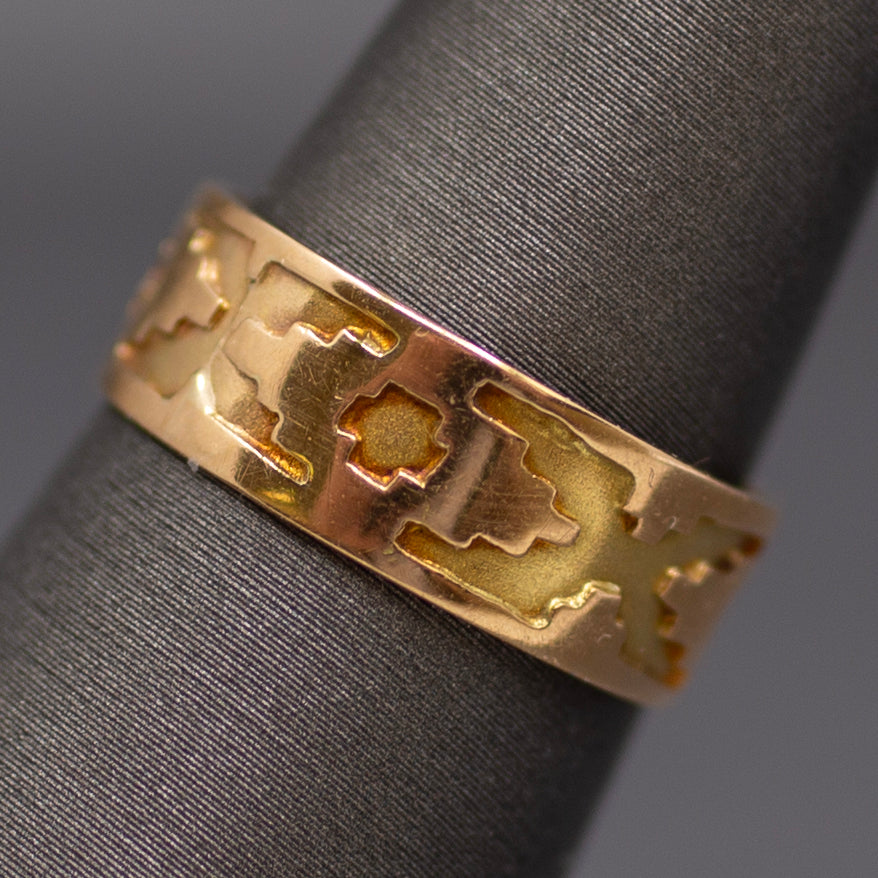 Victorian Geometric Embossed 6mm Wedding Band in 18k Yellow Gold