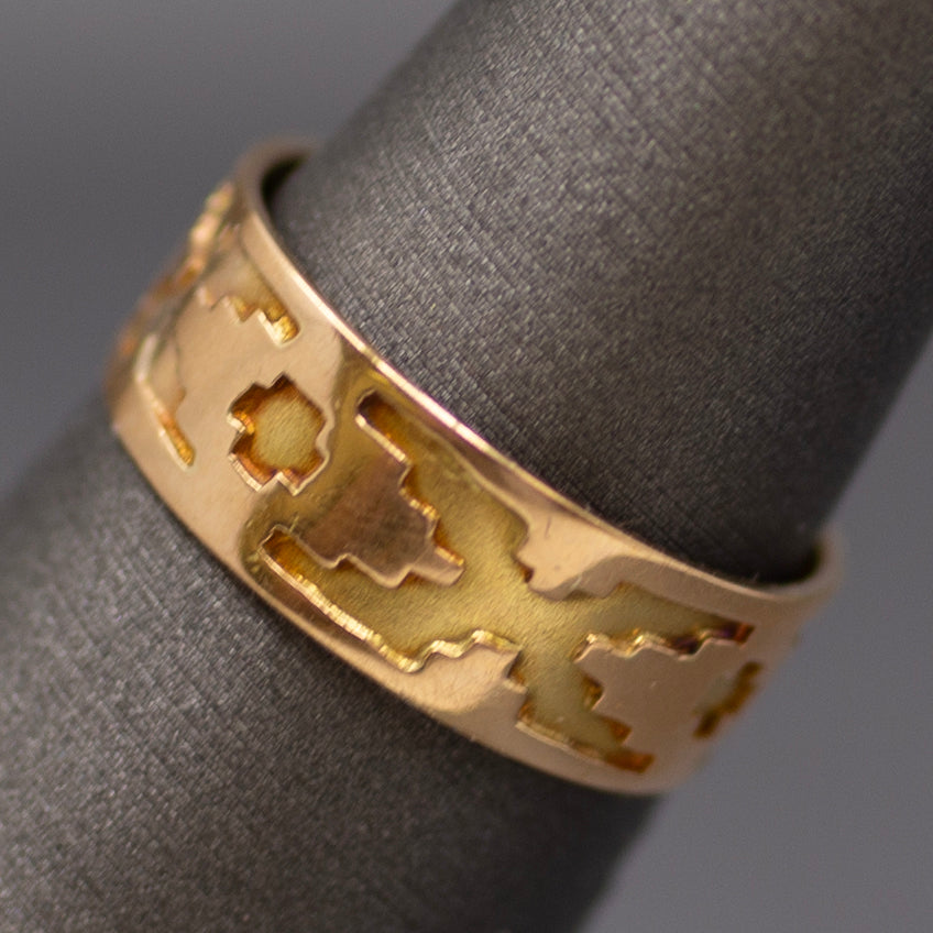 Victorian Geometric Embossed 6mm Wedding Band in 18k Yellow Gold