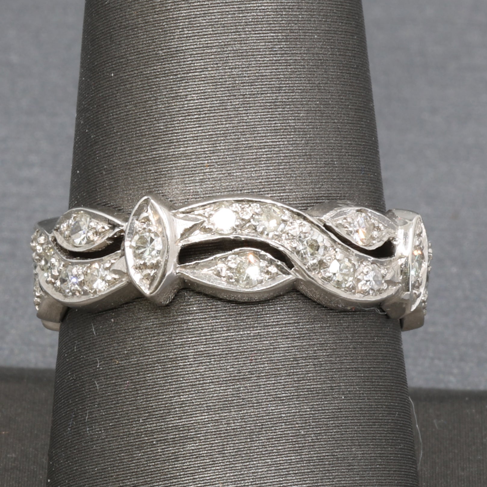 Late Art Deco Scalloped Edge Diamond Garland Eternity Band Ring in Platinum Size 9.25