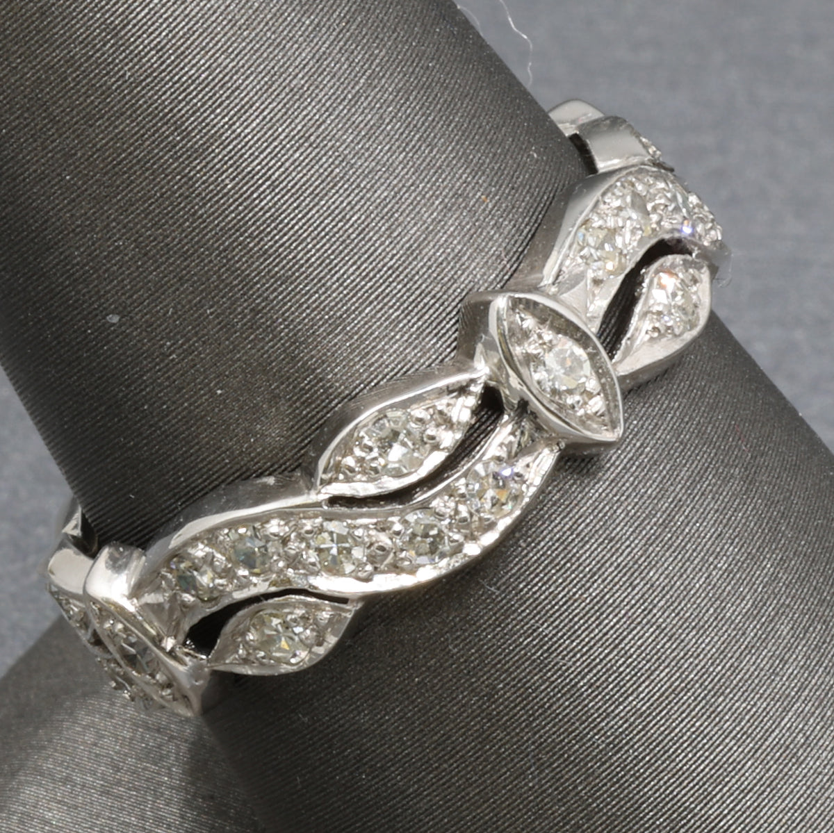 Late Art Deco Scalloped Edge Diamond Garland Eternity Band Ring in Platinum Size 9.25