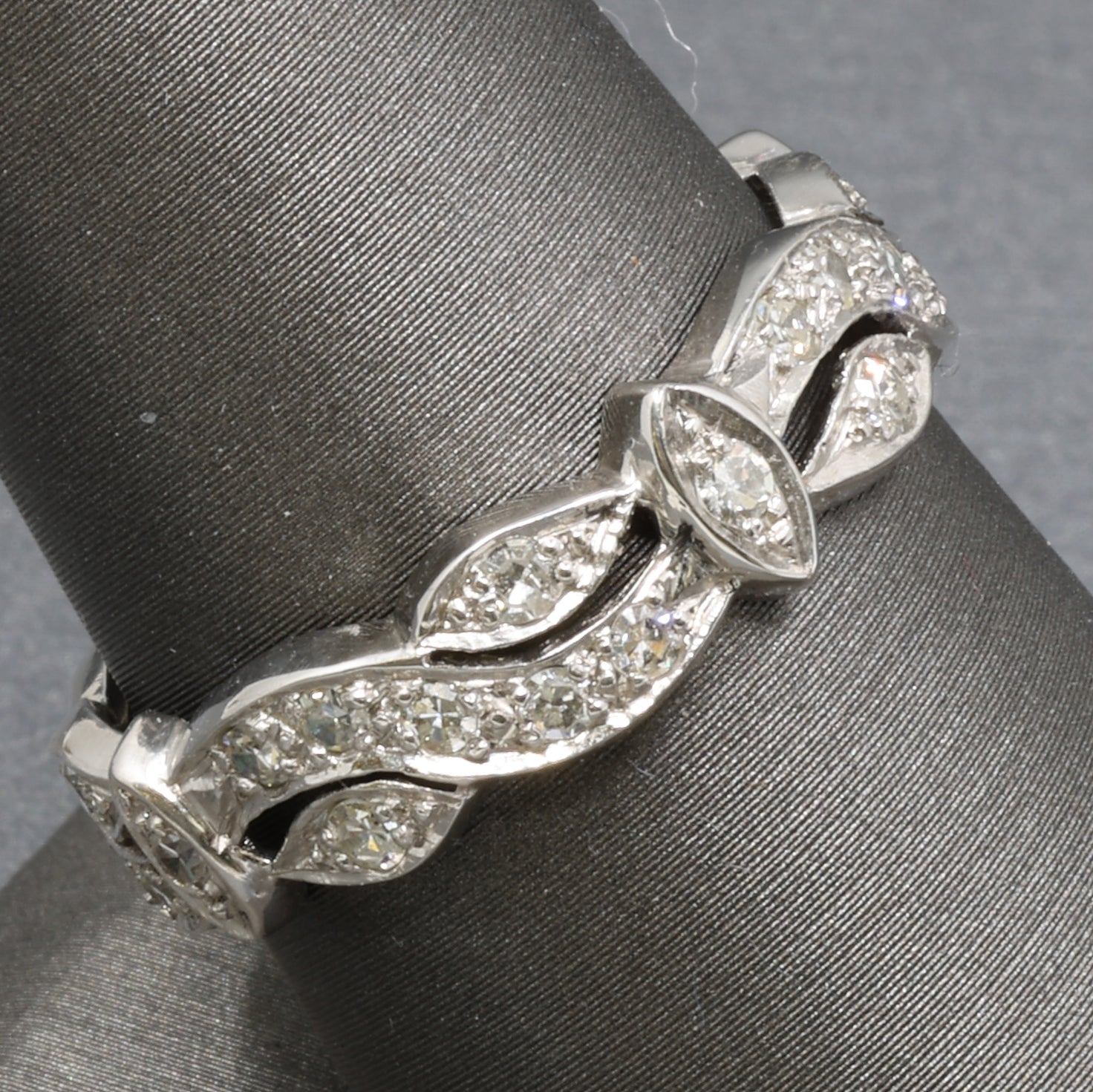 Late Art Deco Scalloped Edge Diamond Garland Eternity Band Ring in Platinum Size 9.25