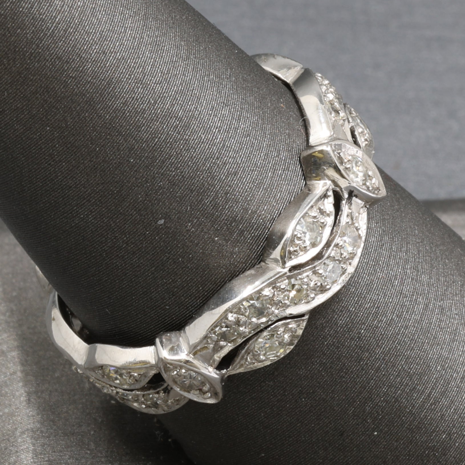 Late Art Deco Scalloped Edge Diamond Garland Eternity Band Ring in Platinum Size 9.25