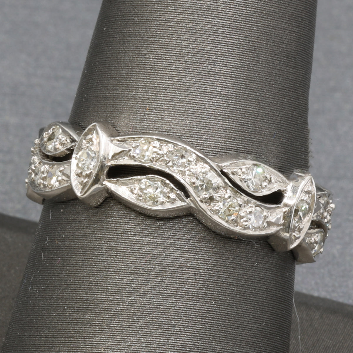 Late Art Deco Scalloped Edge Diamond Garland Eternity Band Ring in Platinum Size 9.25