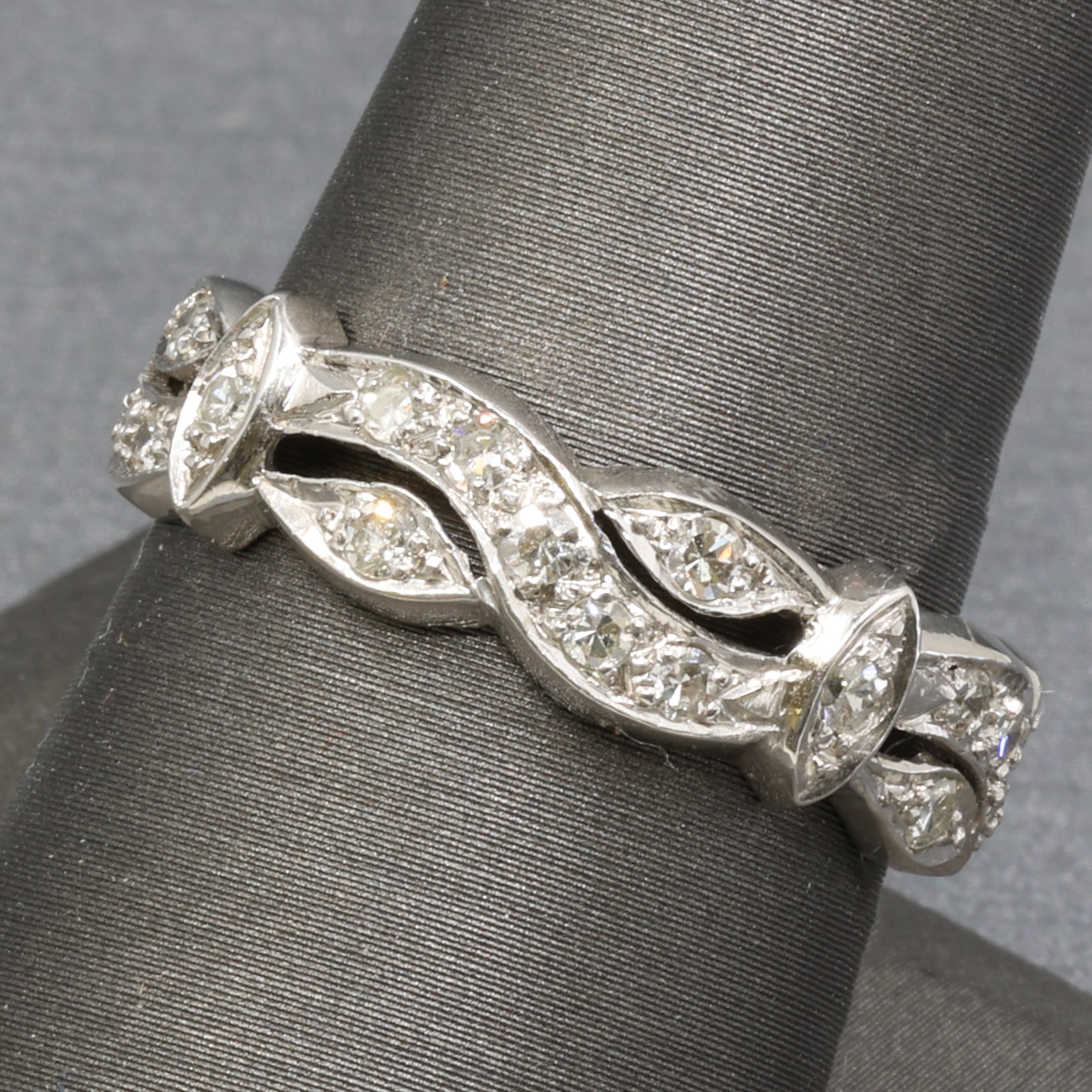 Late Art Deco Scalloped Edge Diamond Garland Eternity Band Ring in Platinum Size 9.25