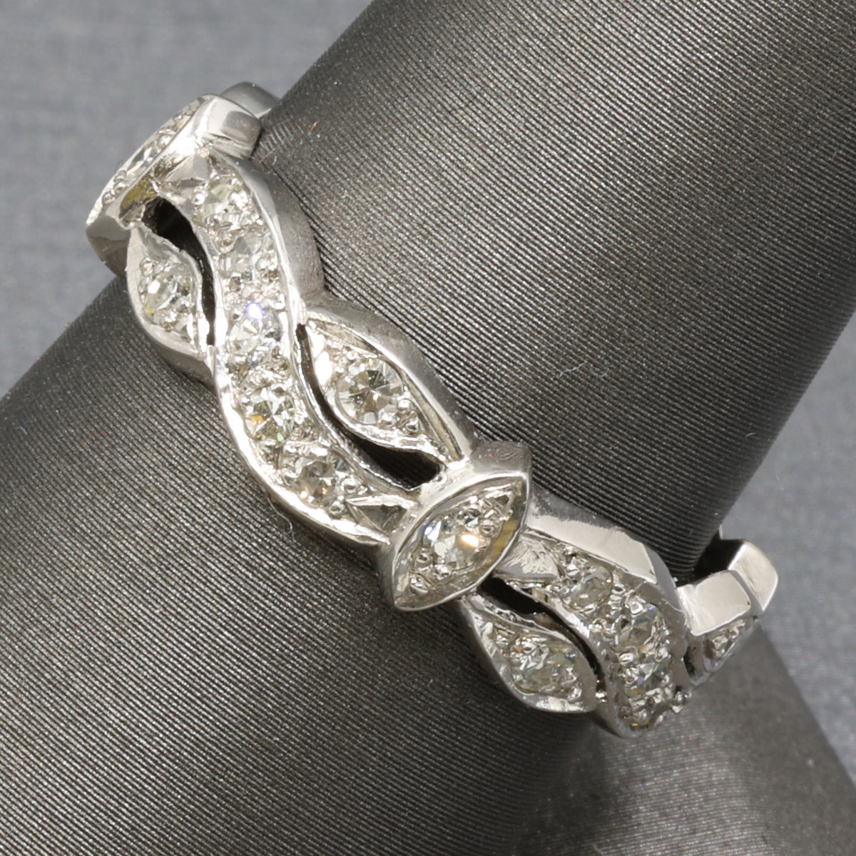 Late Art Deco Scalloped Edge Diamond Garland Eternity Band Ring in Platinum Size 9.25