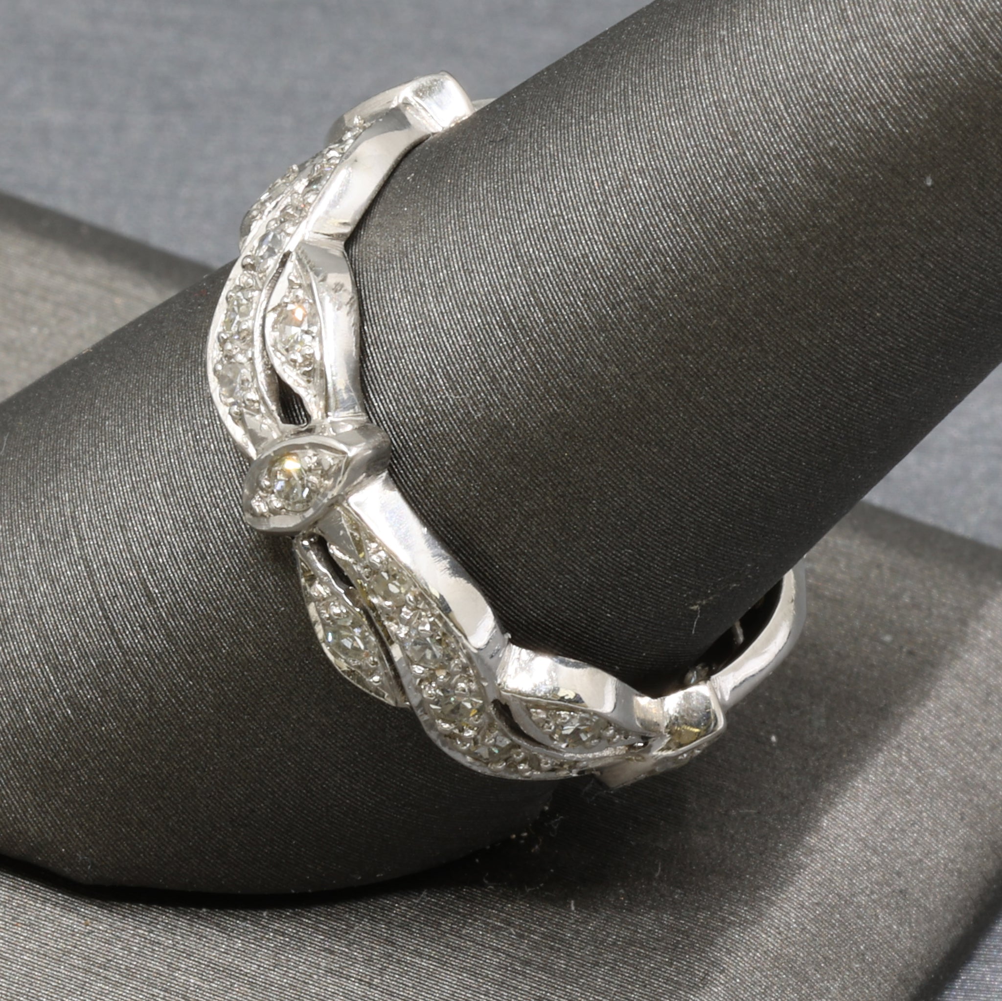 Late Art Deco Scalloped Edge Diamond Garland Eternity Band Ring in Platinum Size 9.25