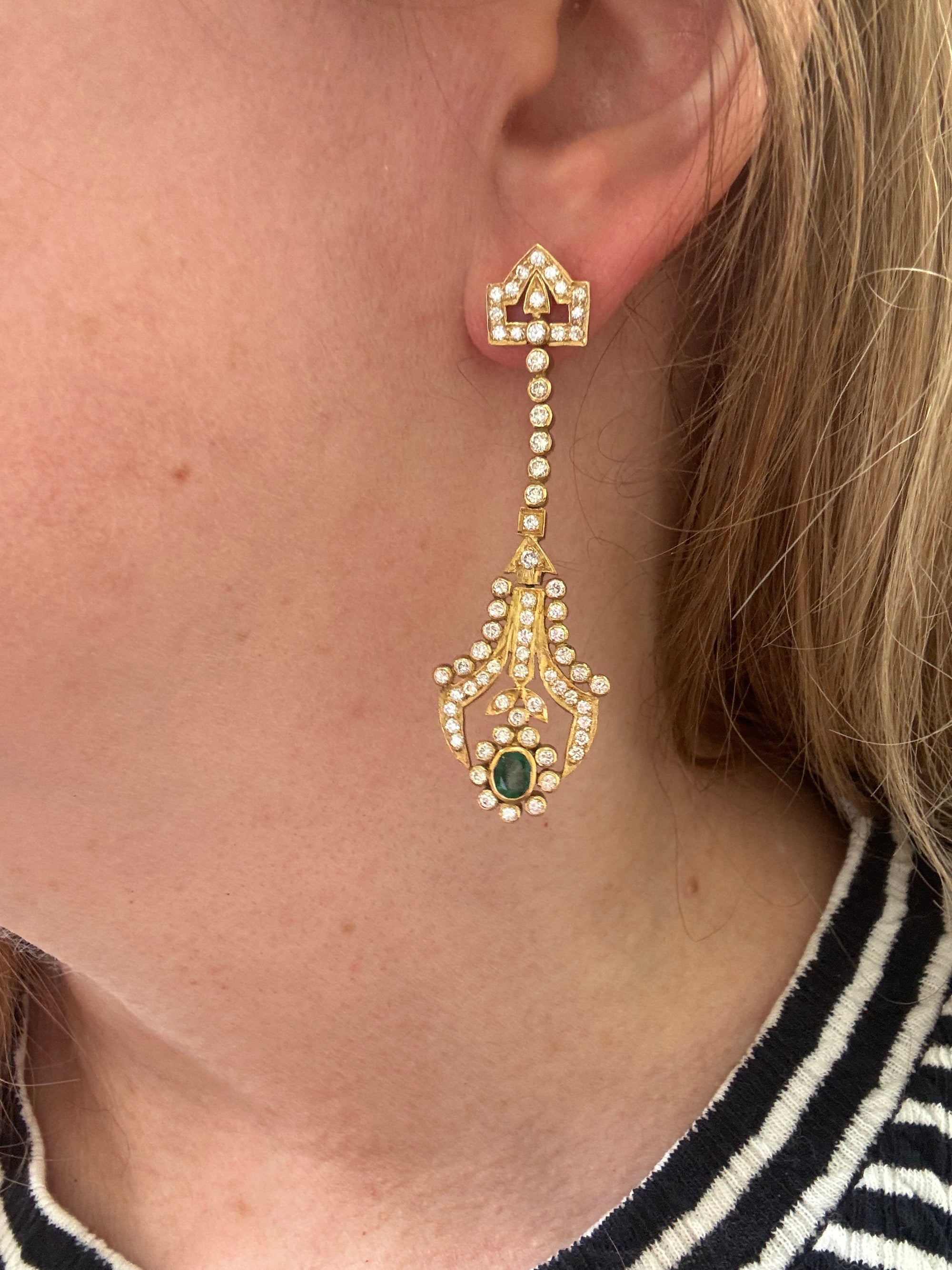 Spectacular Diamond and Emerald Drop Dangle Earrings in 18k Yellow Gold