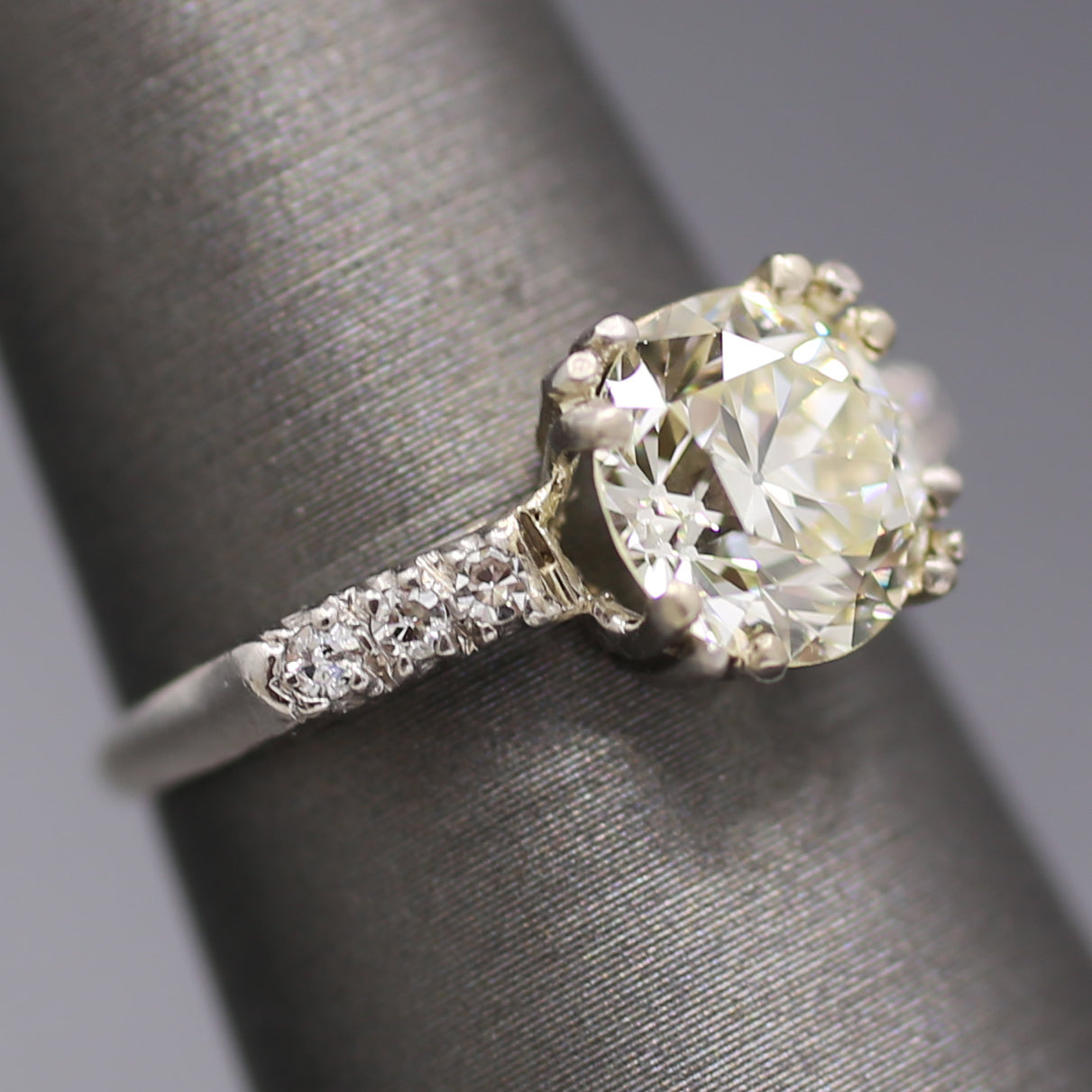 Exquisite Art Deco GIA Certified 1.91ct Old European Cut Diamond Ring in Platinum
