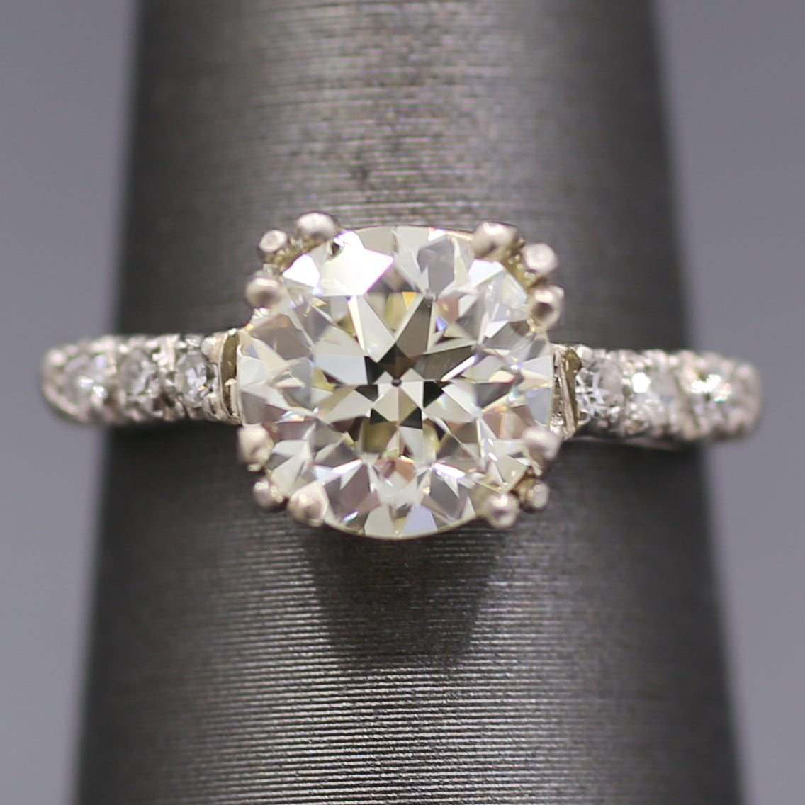 Exquisite Art Deco GIA Certified 1.91ct Old European Cut Diamond Ring in Platinum