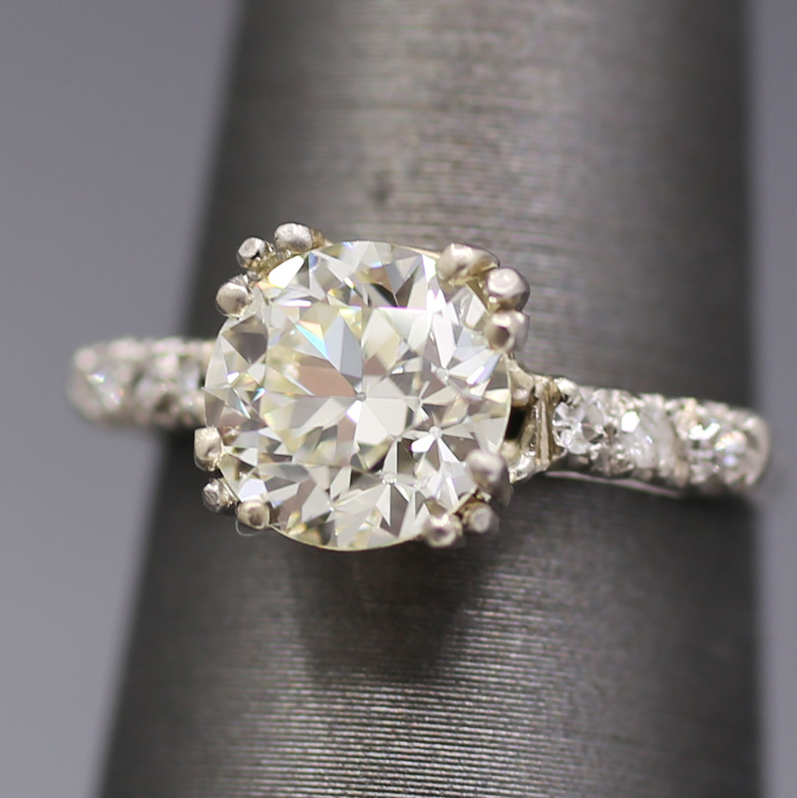Exquisite Art Deco GIA Certified 1.91ct Old European Cut Diamond Ring in Platinum