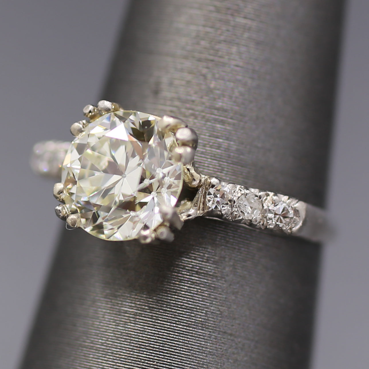 Exquisite Art Deco GIA Certified 1.91ct Old European Cut Diamond Ring in Platinum