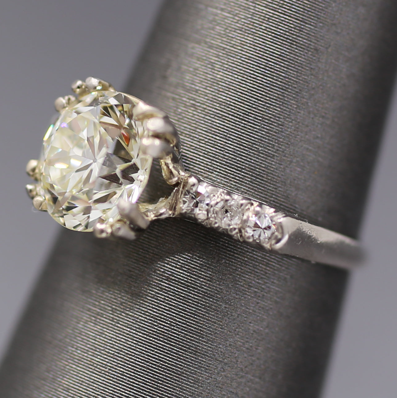 Exquisite Art Deco GIA Certified 1.91ct Old European Cut Diamond Ring in Platinum