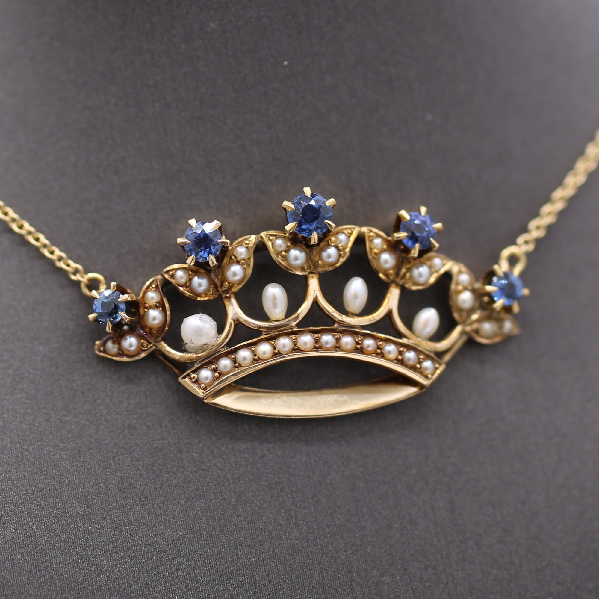 Late Victorian Yogo Sapphire and Pearl Crown Pendant Necklace in 14k Yellow Gold